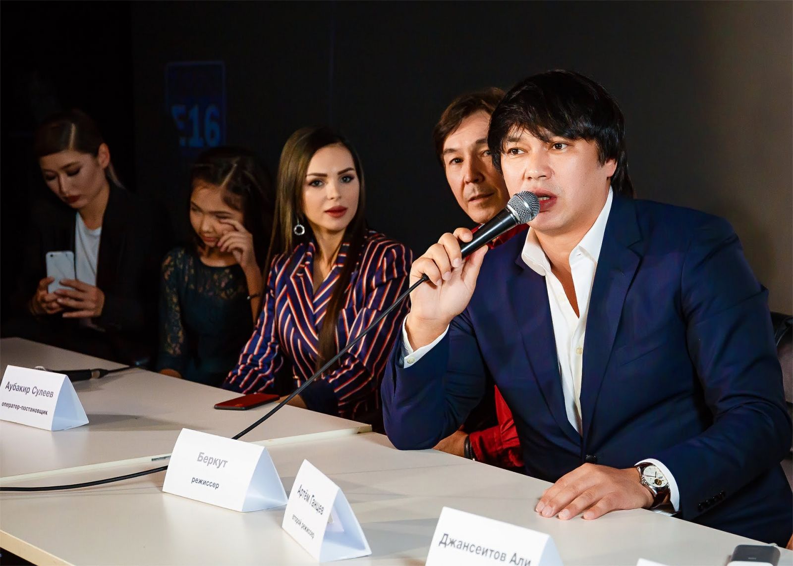 Мен порнографияда шарды қағып, үрледім